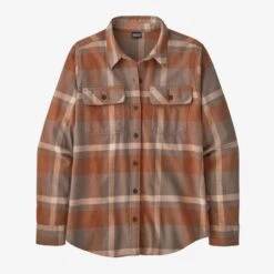 Patagonia Women's Long- Sleeved Organic Cotton Midweight Fjord Flannel Shirt