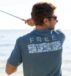 Free Fly Men's Wave Camo Tee -Ski Outlet Shop MGRCC model